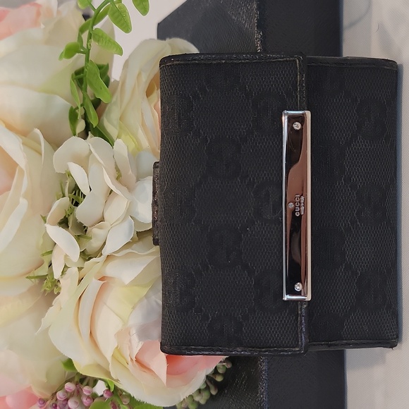 Authentic Gucci short wallet - Picture 1 of 12